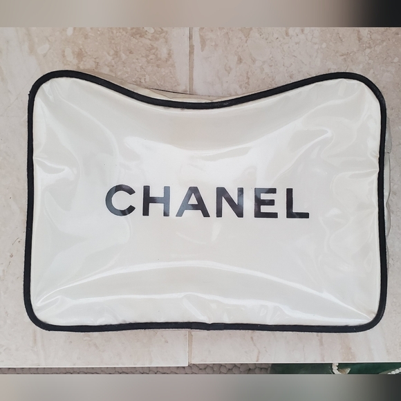 AUTHENTIC VINTAGE CHANEL MAKEUP / COSMETIC PURSE / BAG - Picture 3 of 11